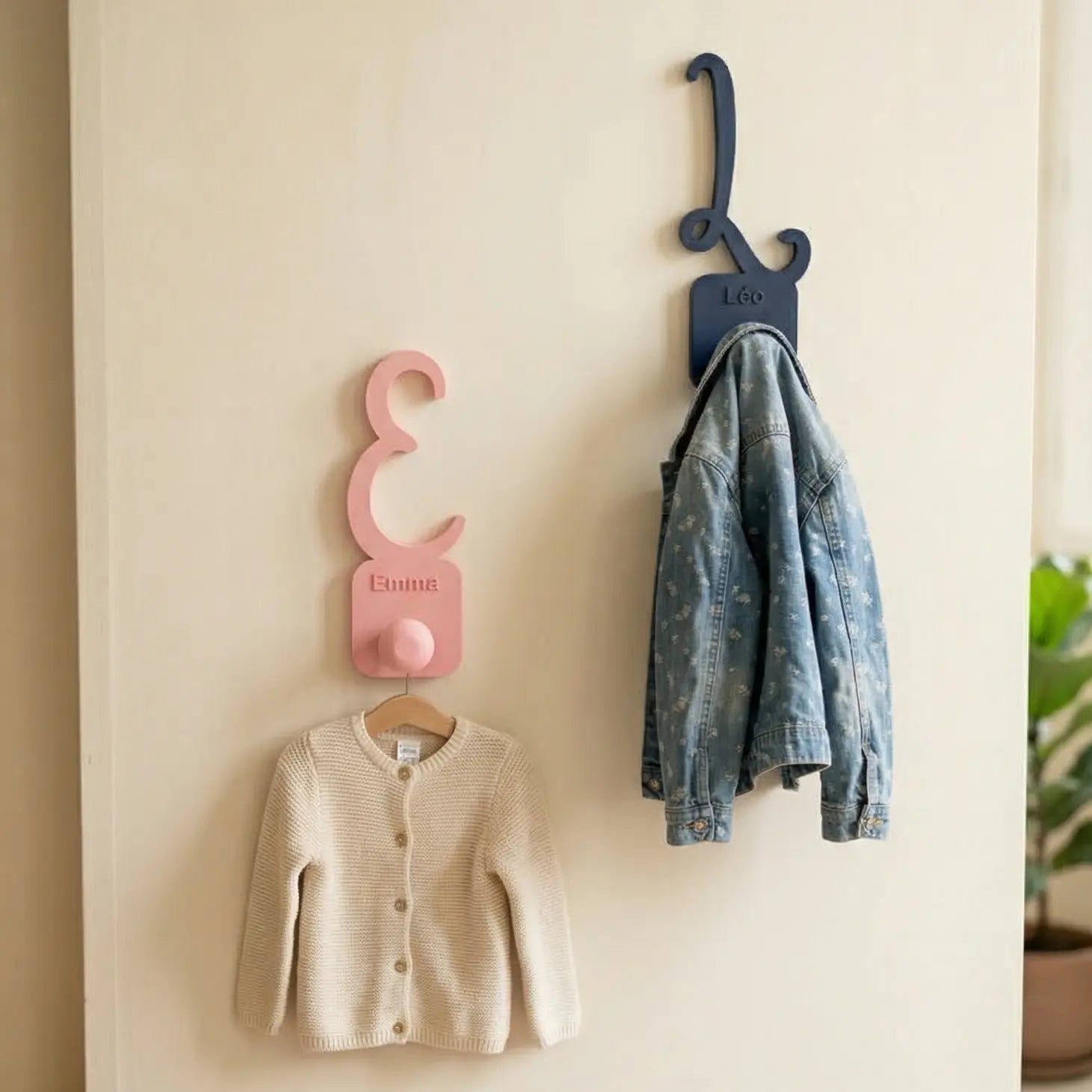 Patère Initiale prénom - Porte Manteau compacte L'Atelier des Prénoms