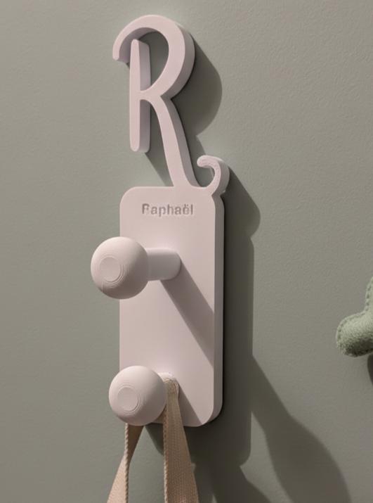 Patère Initiale prénom - Porte Manteau compacte